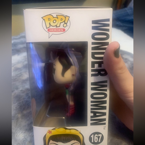 Funko Pop 167 DC Comics Bombshells Wonder Woman Holiday version - Picture 4 of 6